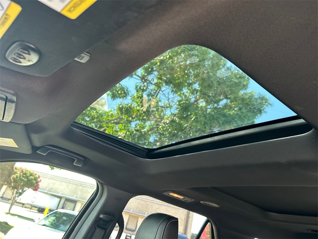 Vehicle image 27 of 43