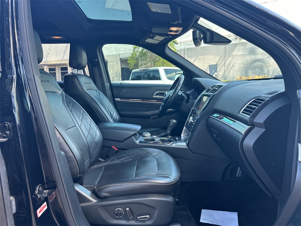 Vehicle image 13 of 43