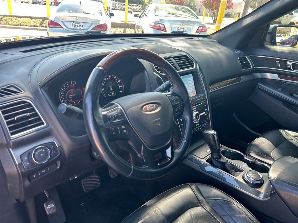 Vehicle image 10 of 43