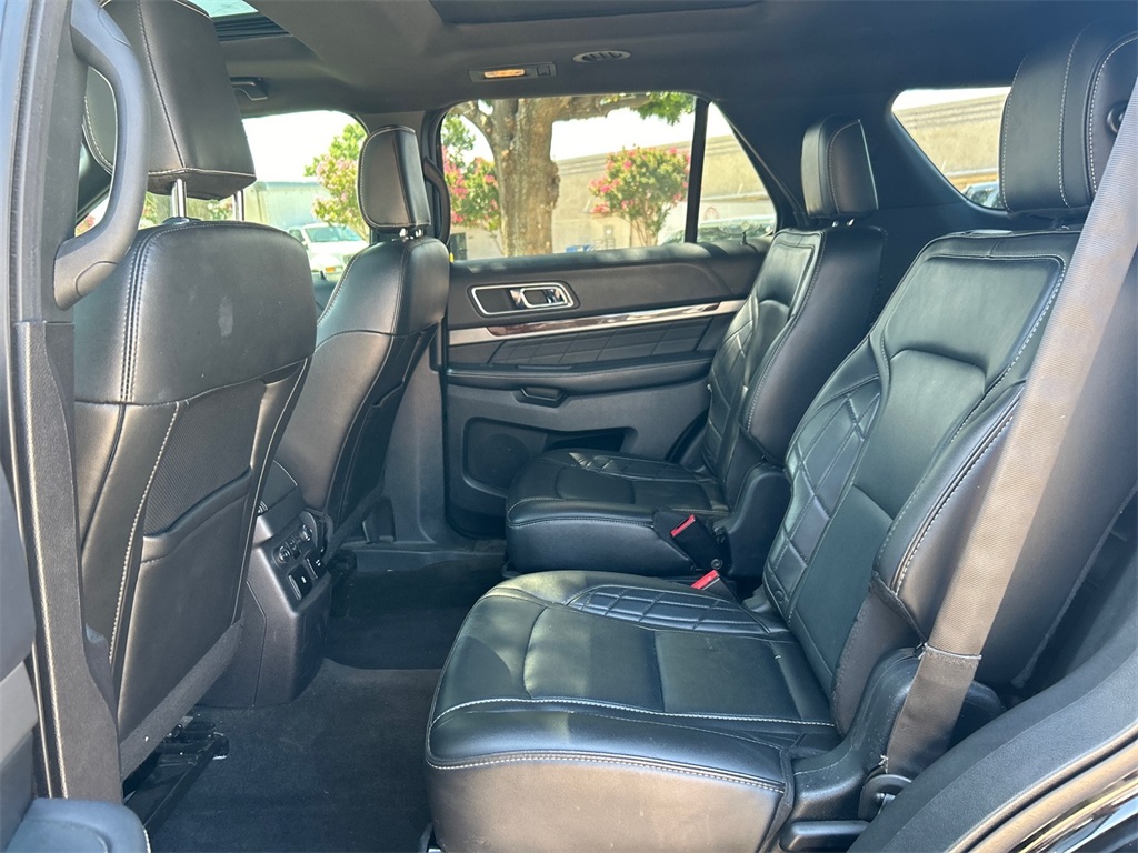 Vehicle image 28 of 43
