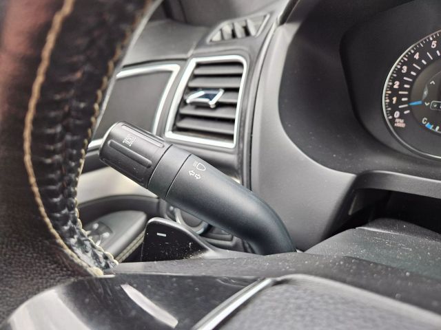 Vehicle image 71 of 78