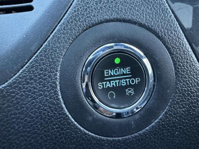 Vehicle image 16 of 21