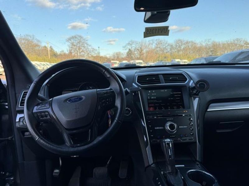 Vehicle image 8 of 21