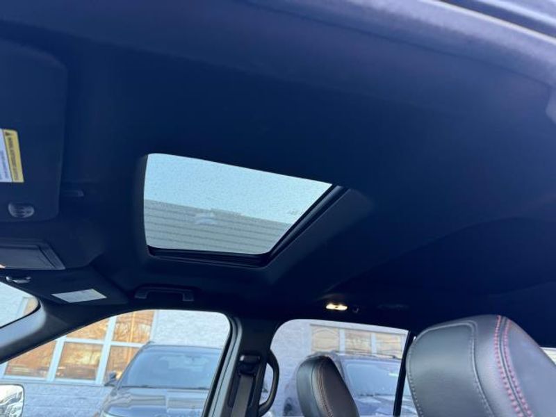 Vehicle image 11 of 21