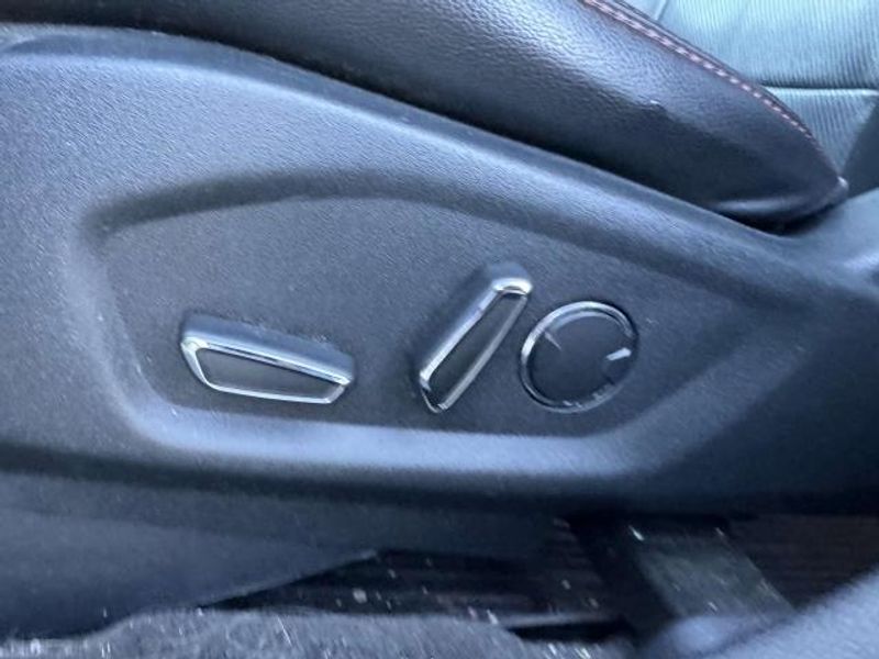Vehicle image 12 of 21