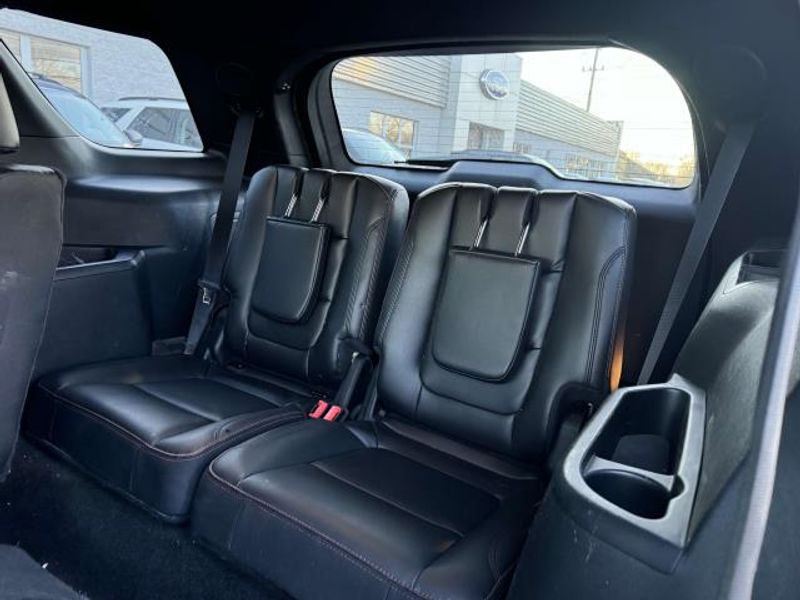 Vehicle image 10 of 21