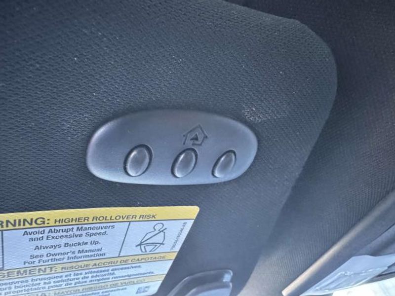 Vehicle image 18 of 21