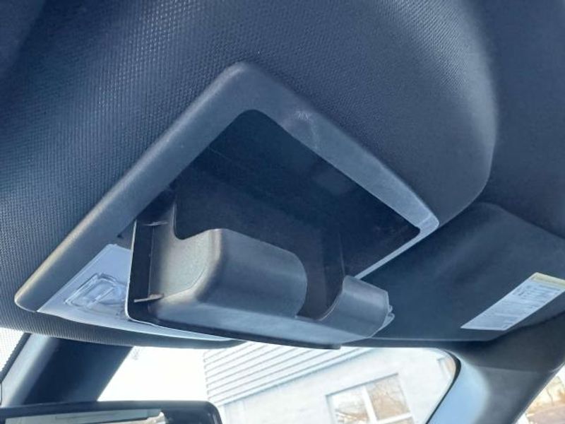 Vehicle image 19 of 21