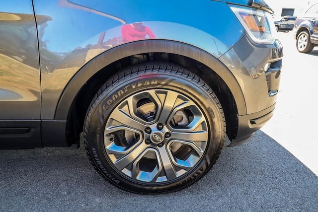Vehicle image 27 of 78