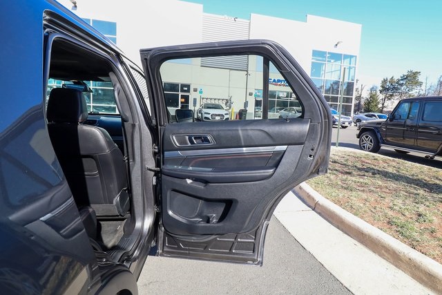Vehicle image 47 of 78