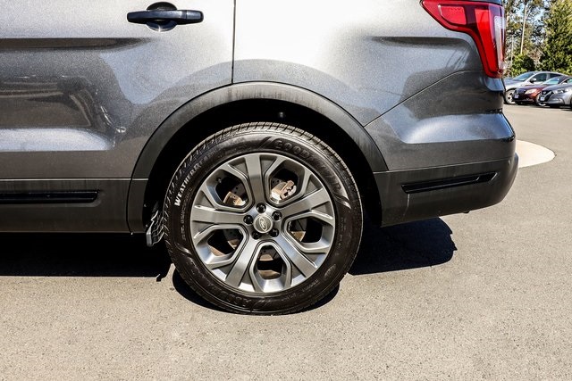 Vehicle image 26 of 78