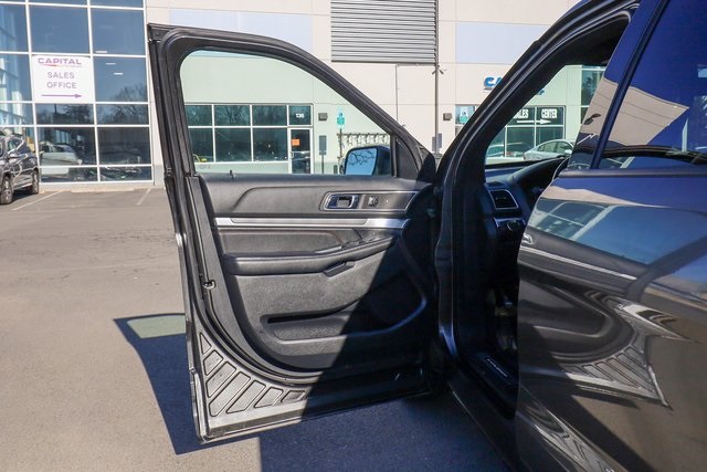 Vehicle image 32 of 78