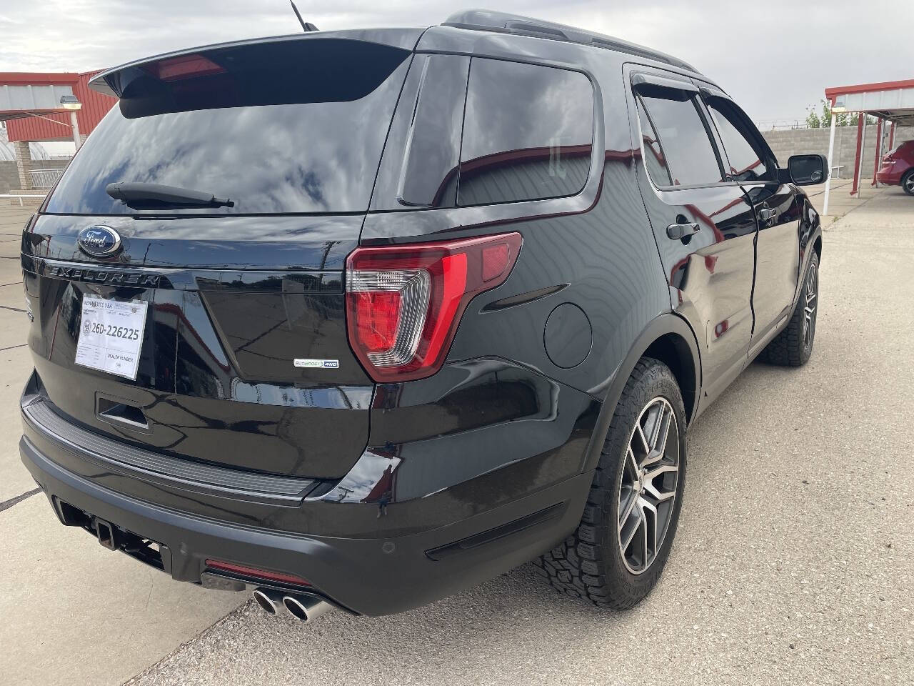 2018 Ford Explorer Sport Image 2 of 11
