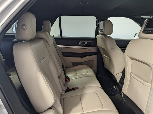 Vehicle image 8 of 28