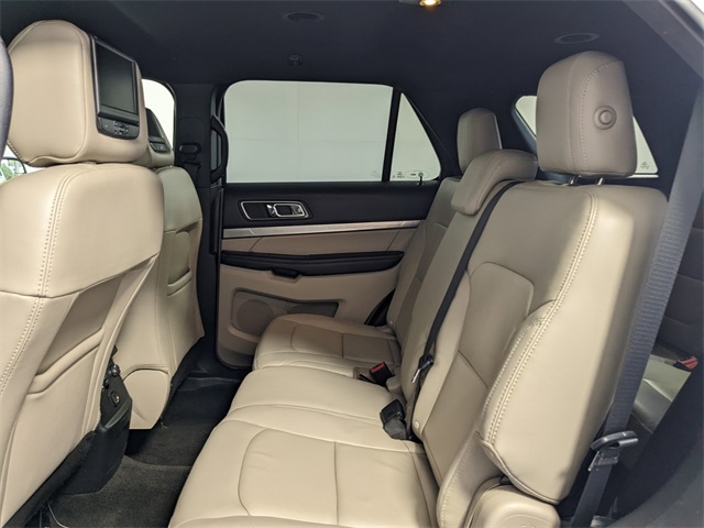 Vehicle image 12 of 28