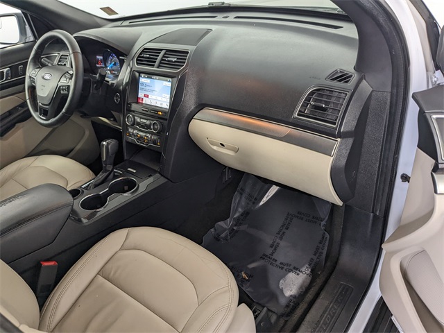 Vehicle image 11 of 28