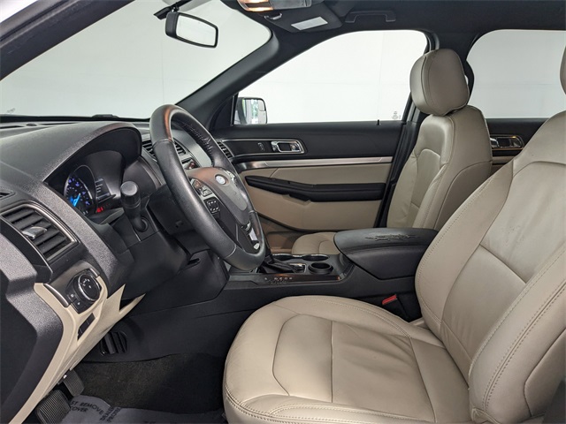 Vehicle image 17 of 28