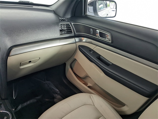 Vehicle image 14 of 28