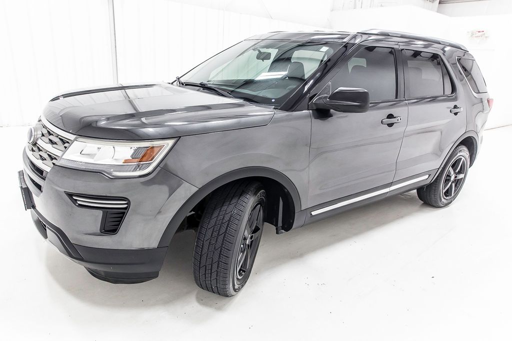 2018 Ford Explorer XLT Image 2 of 40