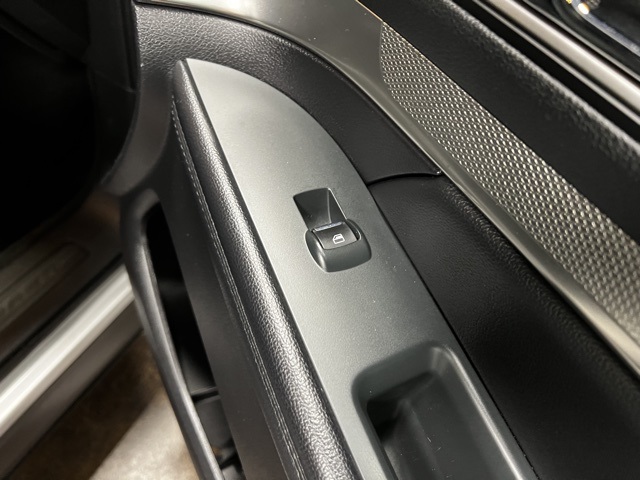 Vehicle image 30 of 49