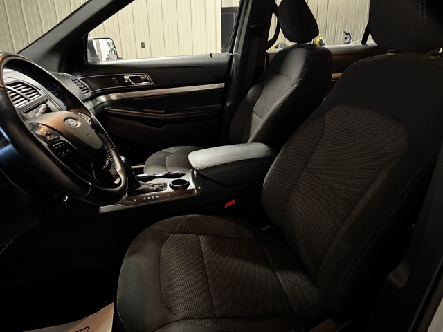 Vehicle image 14 of 49