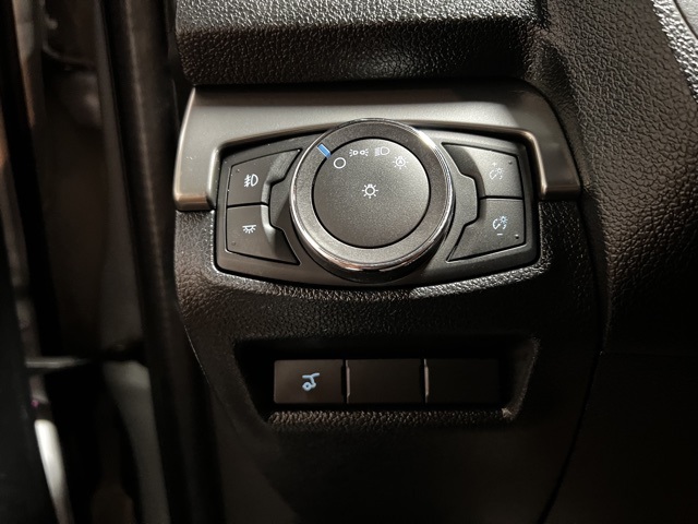 Vehicle image 40 of 49