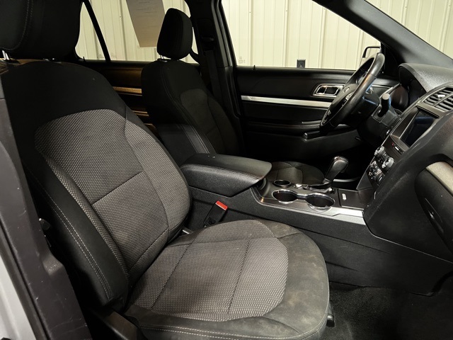 Vehicle image 31 of 49