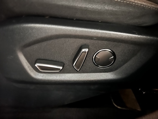 Vehicle image 16 of 49