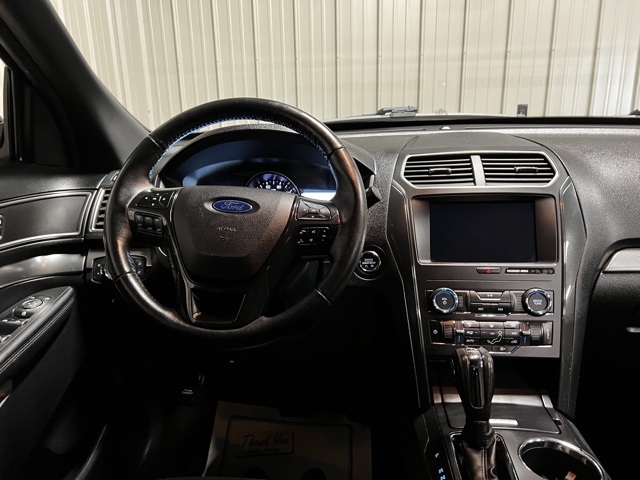 Vehicle image 34 of 49