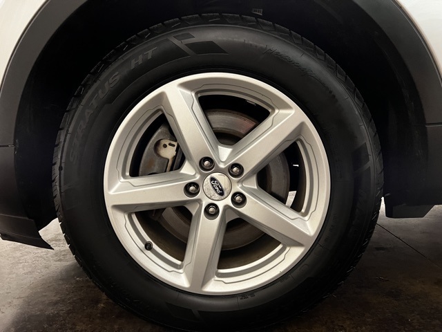 Vehicle image 10 of 49