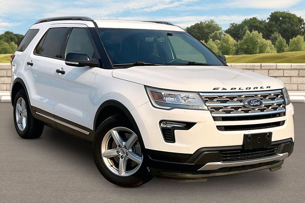 2018 Ford Explorer XLT Image 3 of 32