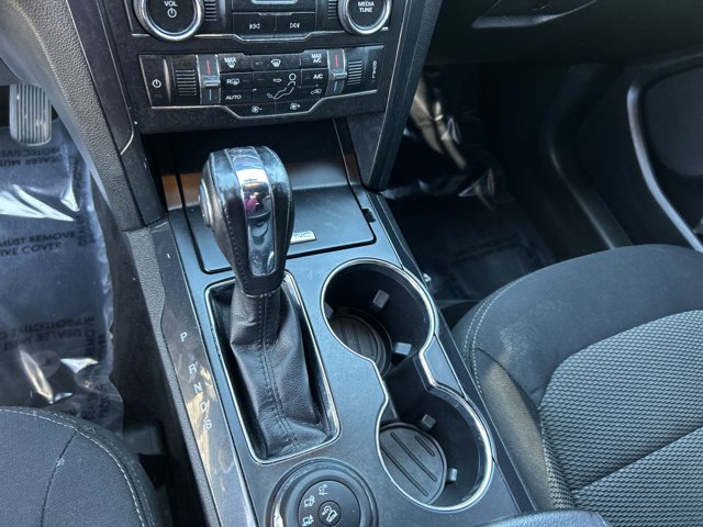 Vehicle image 13 of 28