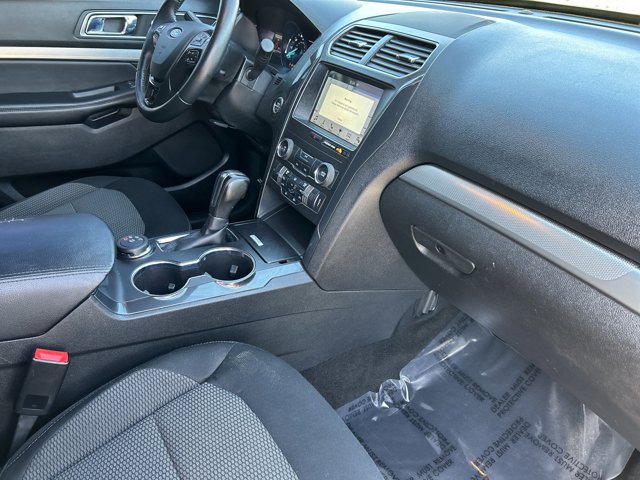 Vehicle image 27 of 28
