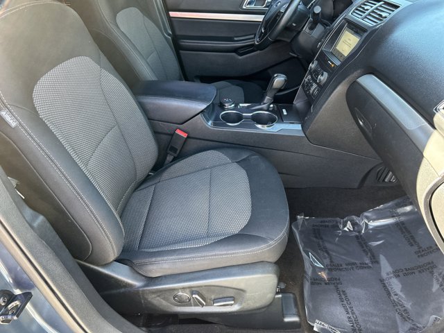Vehicle image 26 of 28
