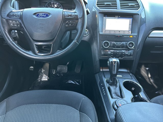 Vehicle image 25 of 28