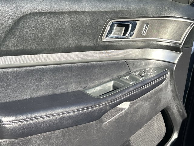 Vehicle image 21 of 28