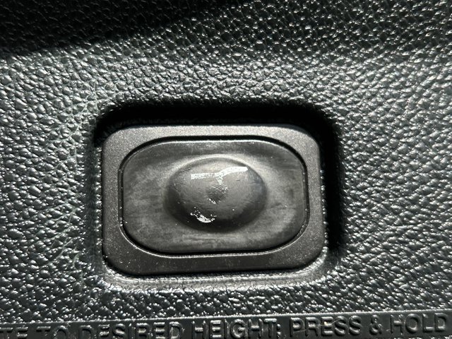 Vehicle image 9 of 28