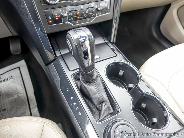 Vehicle image 23 of 32
