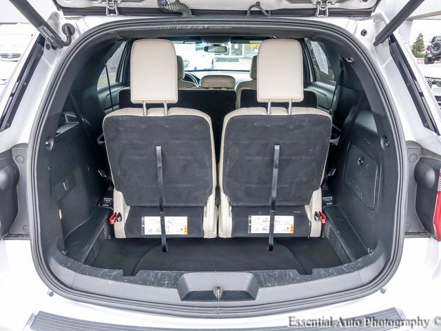Vehicle image 27 of 32