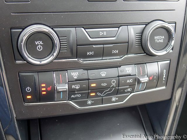 Vehicle image 22 of 32