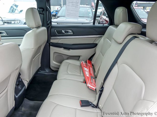 Vehicle image 14 of 32