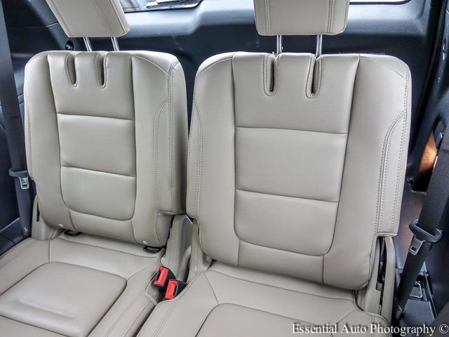 Vehicle image 15 of 32