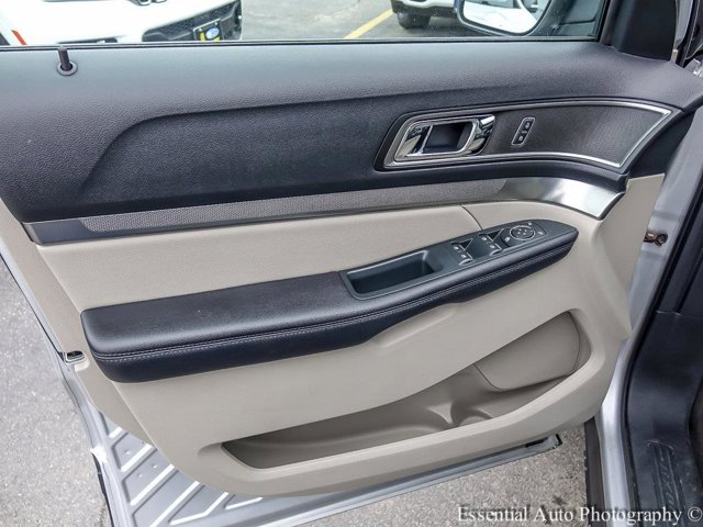 Vehicle image 25 of 32