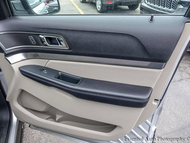 Vehicle image 29 of 32