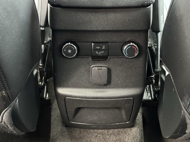 Vehicle image 19 of 32