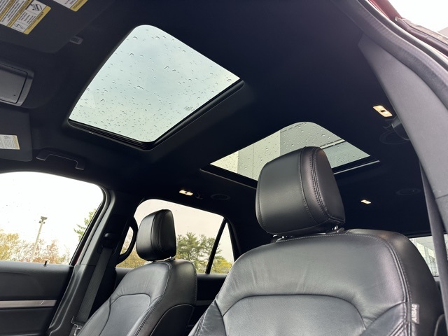 Vehicle image 17 of 32