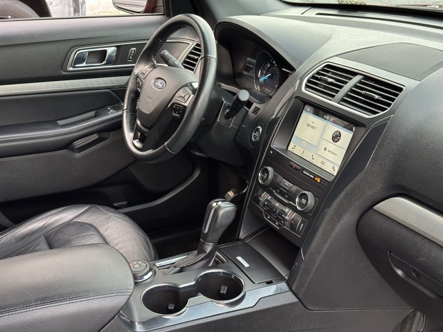 Vehicle image 28 of 32