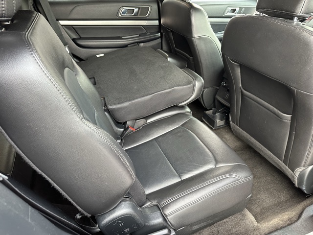 Vehicle image 26 of 32