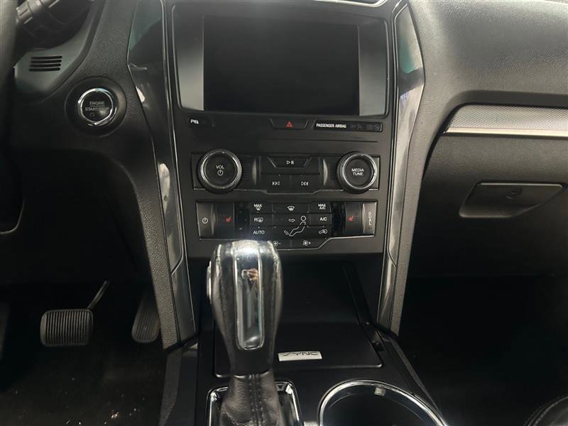 Vehicle image 11 of 15
