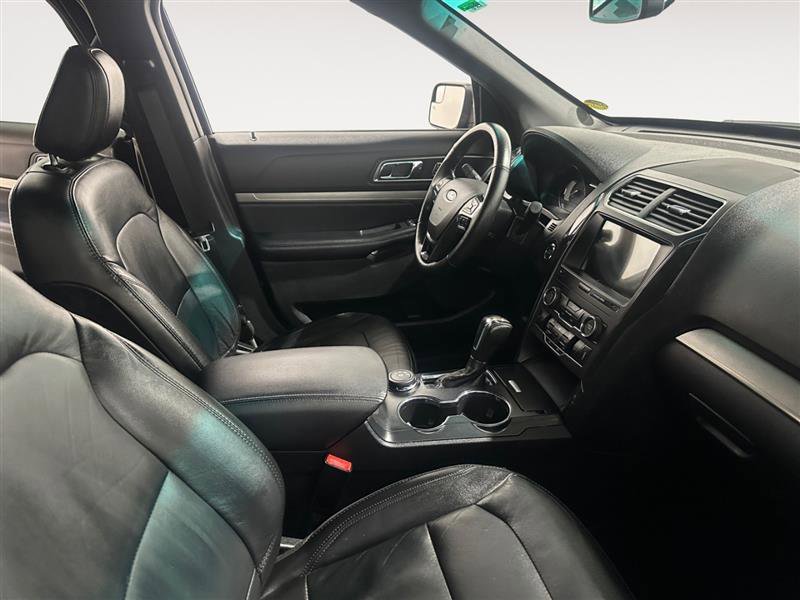 Vehicle image 14 of 15